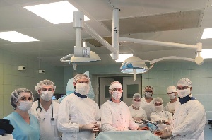 Врач-травматолог-ортопед больницы имени Н.В. Соловьева в Ижевске выполнил операцию мальчику со сложным переломом